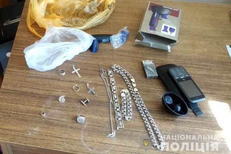 Полицейские задержали жителей Килийского и Тарутинского районов за кражи в домах знакомых